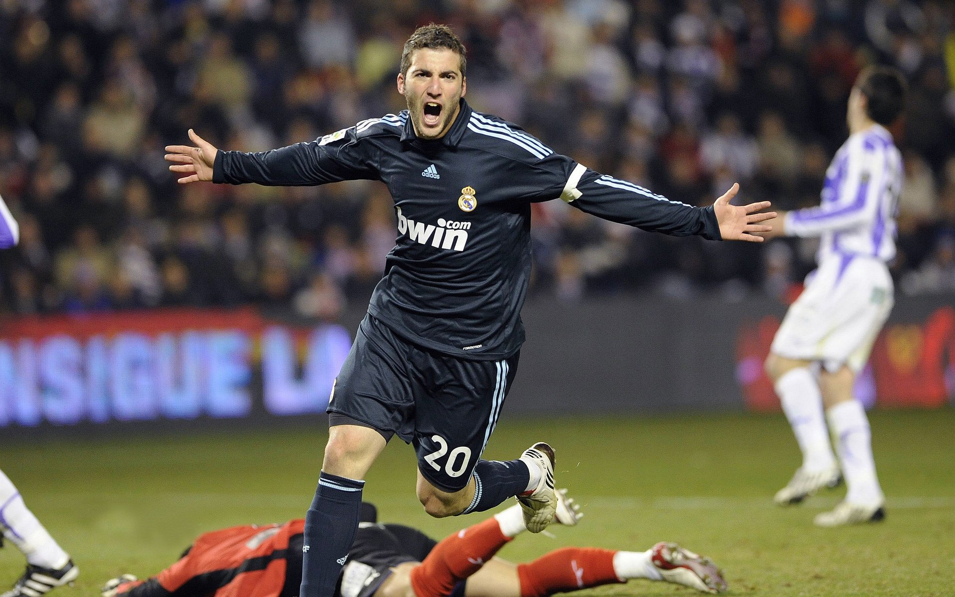 《FIFA2025虚拟足球“超凡盛典”——线上线下同步,点燃全球足球梦》